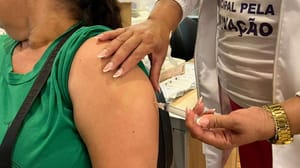 Equipes da Saúde realizam mais uma ação especial de vacinação no Várzea Grande Shopping