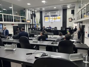 Confusão com palavrão de vereadora leva à suspensão de sessão na Câmara de Cuiabá