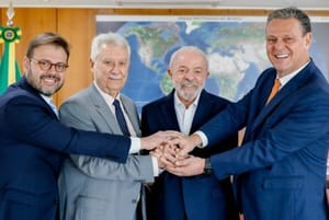 José Lacerda toma posse no Senado, recebe boas vindas de Lula e reforça base do governo