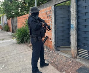 Grupo criminoso responsável por abastecer "lojinhas" do tráfico é alvo da Polícia Civil em Cuiabá