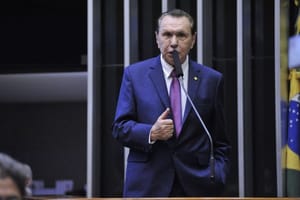 Bezerra pede ao STF pagamento retroativo de pensão reajustada após deixar cargo de deputado