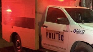 Mulher é morta com golpes de faca dentro de casa e ex-companheiro é preso pela PM