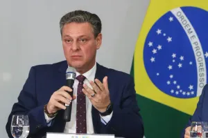 Ministro critica reunião de governadores no Rio de Janeiro e classifica ação como "politiqueira"