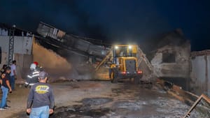 Incêndio atinge prédio onde funcionava depósito de três secretarias municipais