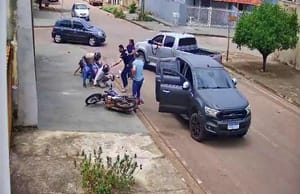 Condenado a 46 anos de prisão por matar idosos é preso após colidir moto com  viatura; vídeo