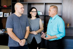 Senador nega articulação para Samantha ser vice de Pivetta e reafirma pré-candidatura