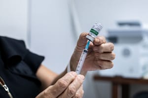 Vacinação contra meningite está disponível nas Unidades de Saúde de Cuiabá