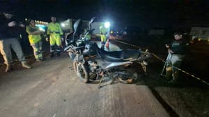 Professor morre após motocicleta bater em caminhonete na BR-163