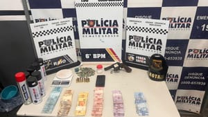 Polícia prende seis faccionados e apreende drogas e arma de fogo em boca de fumo