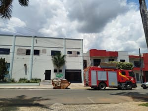 Treze pessoas ficam presas em elevadores e duas precisam de atendimento médico em MT