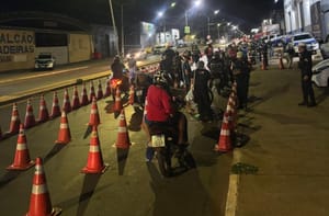 Operação Lei Seca prende um condutor e remove 59 motocicletas em Várzea Grande