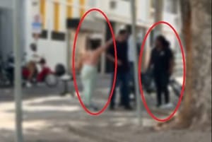 Briga entre mulheres em frente à prefeitura termina com chicotadas e ofensas