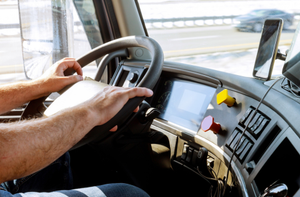 Loja de materiais terá de custear cirurgia de motorista acidentado ao descarregar caminhão