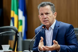 Mauro Mendes cobra retorno do deputado Eduardo Bolsonaro ao Brasil para defender anistia