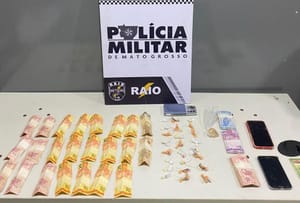 PM apreende cocaína escondida em residência e prende dois por tráfico de drogas