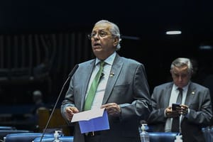 Jayme Campos contraria Governo e ajuda aprovar PL da regularização fundiária