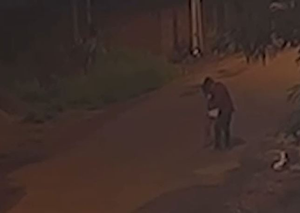 Mulher é arrastada para construção após sair de bar e sofre estupro coletivo; video