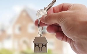 Construtora terá de pagar indenização por entregar imóvel com defeitos e contas atrasadas