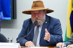 Deputado diz que Flávio Bolsonaro é nome real do PL e descarta “balão de ensaio”