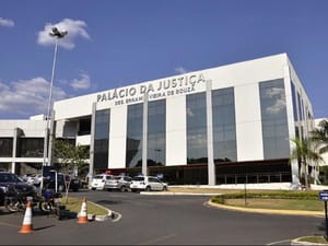 Justiça rejeita recursos e banco terá que pagar multa por não cumprir “Lei da Fila” em Cuiabá
