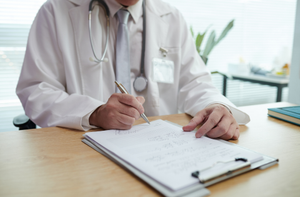 Trabalhador que ameaçou médico da empresa tem dispensa mantida