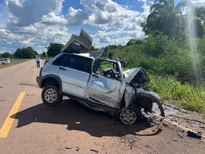 Jovem de 22 anos morre em colisão frontal entre carro de passeio e caminhonete em MT