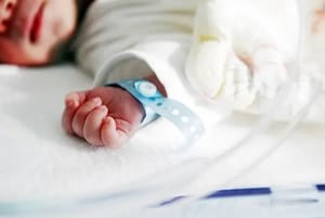 Justiça mantém fornecimento de fórmula especial a bebê com alergia ao leite em Mato Grosso