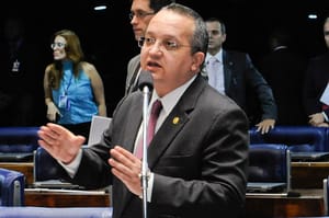 Taques quer polarizar debate com Mauro ao Senado