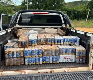 Ação recupera carga de cerveja saqueada após tombamento de carreta na rodovia BR-070