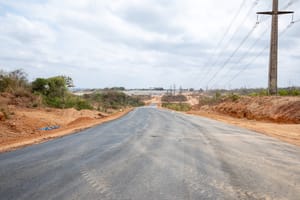 Prefeito desapropria área em Cuiabá para obras e mantém moradores na parte ocupada