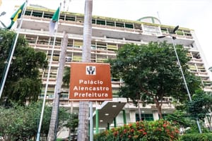 Cuiabá paga salários com bônus de desempenho aos professores e técnicos da educação