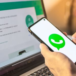 Casal que teve WhatsApp clonado será indenizado após demora no bloqueio da conta