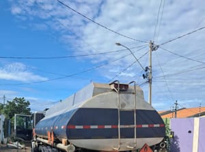 Polícia prende suspeito por adulteração de combustível e apreende caminhão-tanque