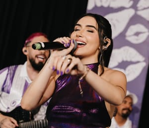 Carol Rost se consolida como destaque feminino do pagode em Mato Grosso