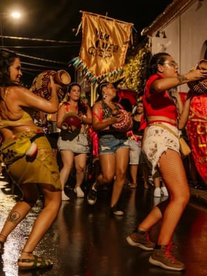 Cordão Carnavalesco Vem Quem Quer faz Centro Histórico virar festa em Cuiabá