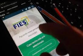 Universidade é condenada e terá que devolver valores 'extras' cobrados do Fies