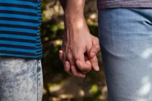 Justiça reconhece união estável homoafetiva e garante direito de marido administrar herança