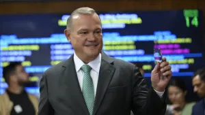 Com pesquisas favoráveis, Wellington Fagundes já fala em vencer eleição no primeiro turno