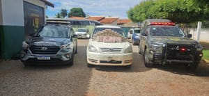 Quatro bolivianos são presos pelo Gefron em taxi com mais de R$ 1 milhão em pasta base de cocaína