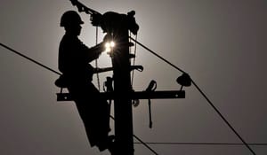 Consumidor rural em MT será indenizado após cobrança excessiva e corte de energia