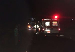 Jovens de 17 e 18 anos morrem em acidente entre moto e carreta; motorista fugiu